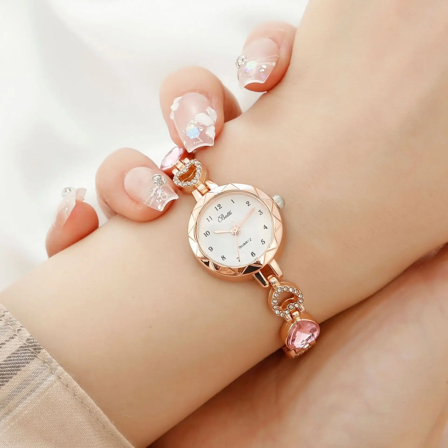 5pcs Fashion Luxury Watch for Women Watch 2024 Fashion Versatile Women's Love Watch Band Rhinestone Set Diamond Watches